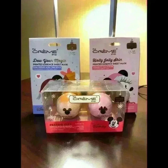 The Crème Shop Disney Holiday Limited Edition Sheet Mask & Bath Bomb Set - Picture 1 of 5